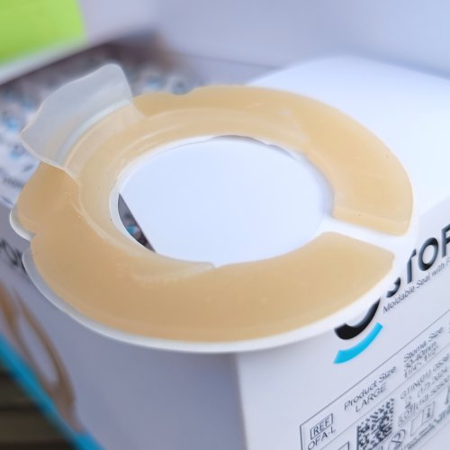 Ochrona skóry pod płytką to podstawa pierścień z kierunkowym kołnierzem