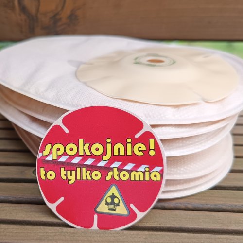 Stomia i pot. Czy pot wpływa na przyczepność worka?