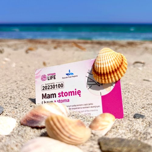 Sprzęt stomijny jak go chronić przed słońcem, piaskiem i wodą?