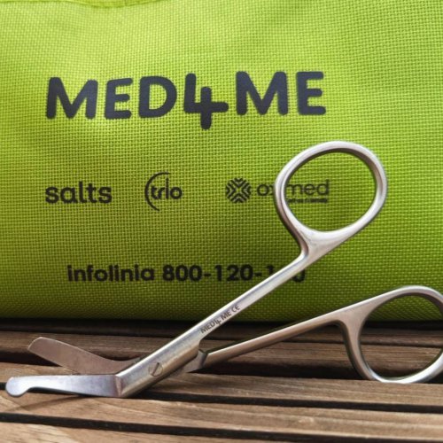 Jak czyścić nożyczki stomijne, gdy coś się do nich przyklei?