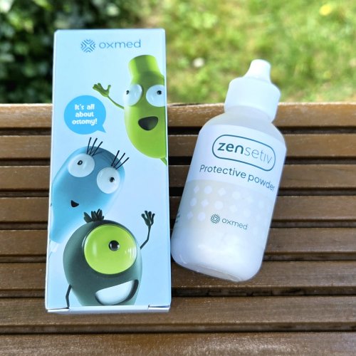 ZenSetiv puder Oxmed. Niezbędny, gdy skóra wokół stomii potrzebuje więcej wsparcia.